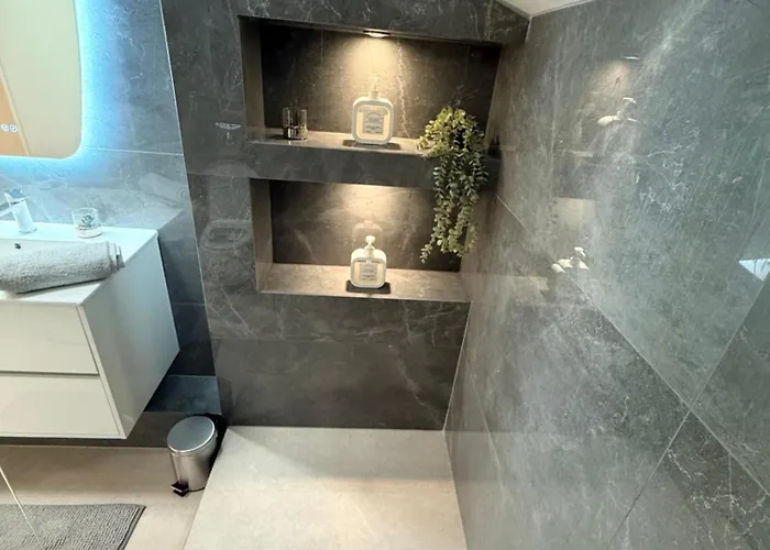 Elégance, Design, Calme, Clim Et Parking